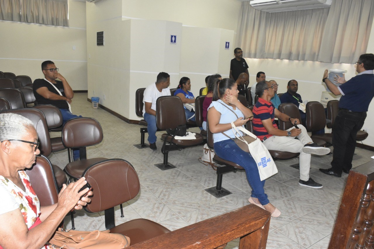 Camacã: Sala do Empreendedor promove encontro entre SEBRA e comerciantes

